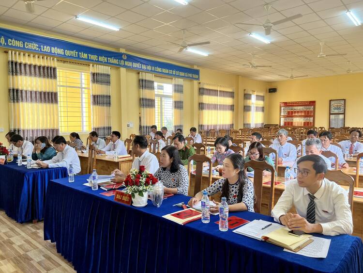 Đại biểu HĐND xã và khách mời tham dự Hội nghị