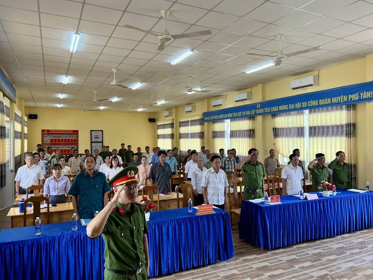 Hội nghị thực hiện nghi thức chào cờ